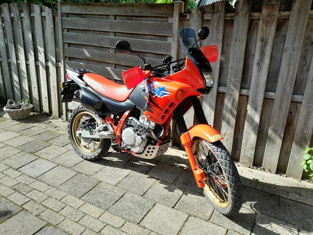 Honda Dominator, Particulier