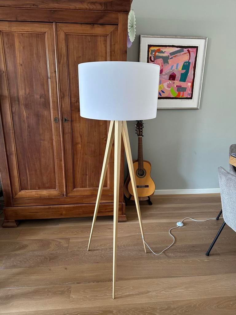 Zuiver Tripod vloerlamp wit, Huis en Inrichting, Lampen | Vloerlampen, Ophalen, Zo goed als nieuw, Hout, 150 tot 200 cm