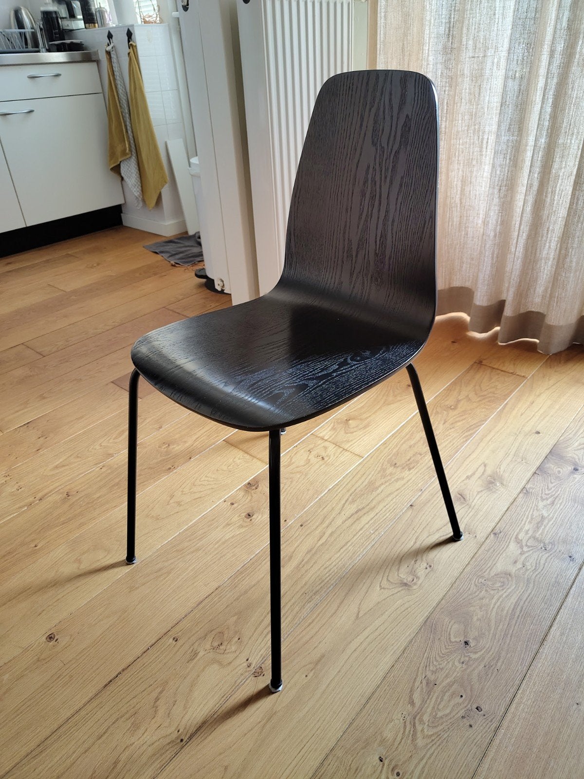 Twee zwarte eetkamerstoelen - modern design, Ophalen, Gebruikt, Twee, Zwart