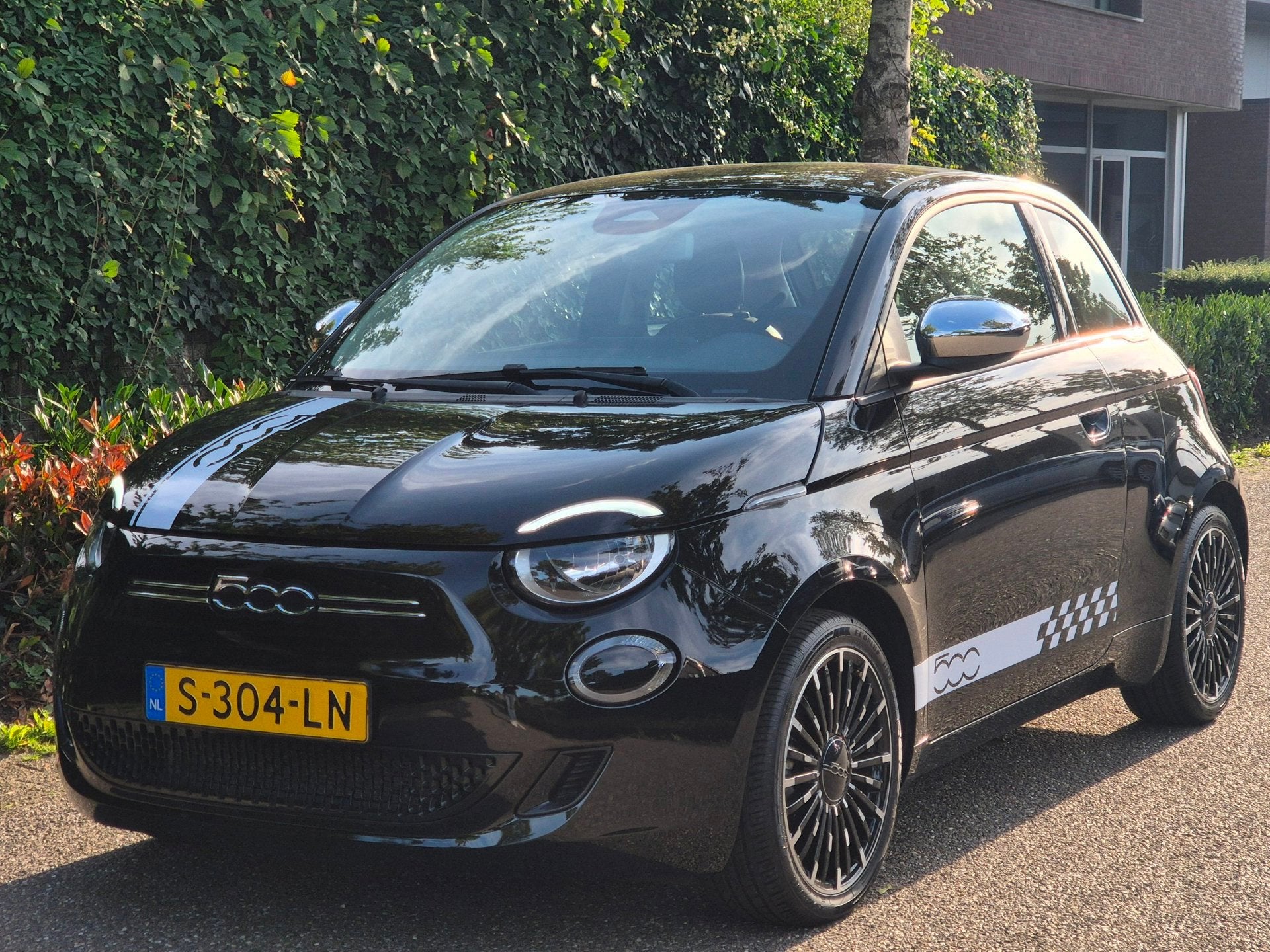 Fiat 500 42 kWh Top SoH 93% CarPlay Special Edition Amaretto, Dealer onderhouden, 118 pk, 4 stoelen, 329 km