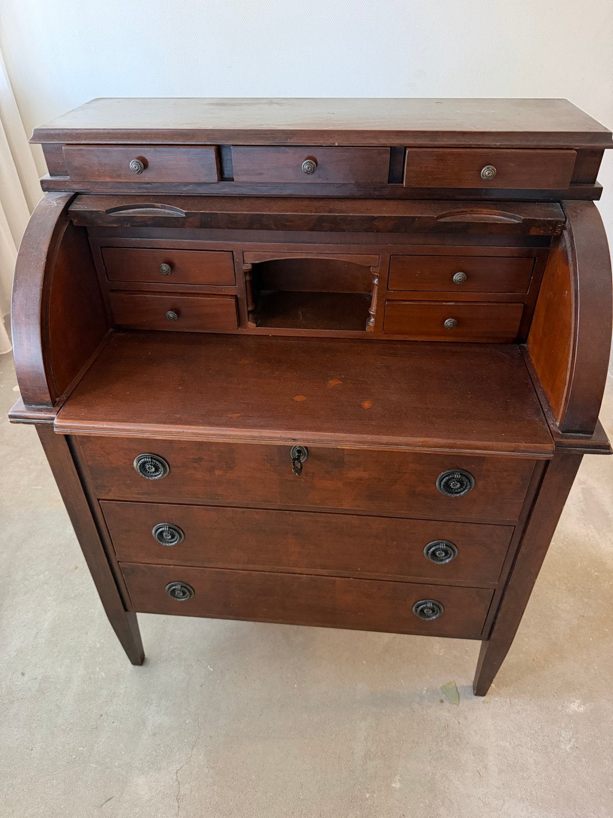 Antiek rolluikbureau van donker hout, Ophalen