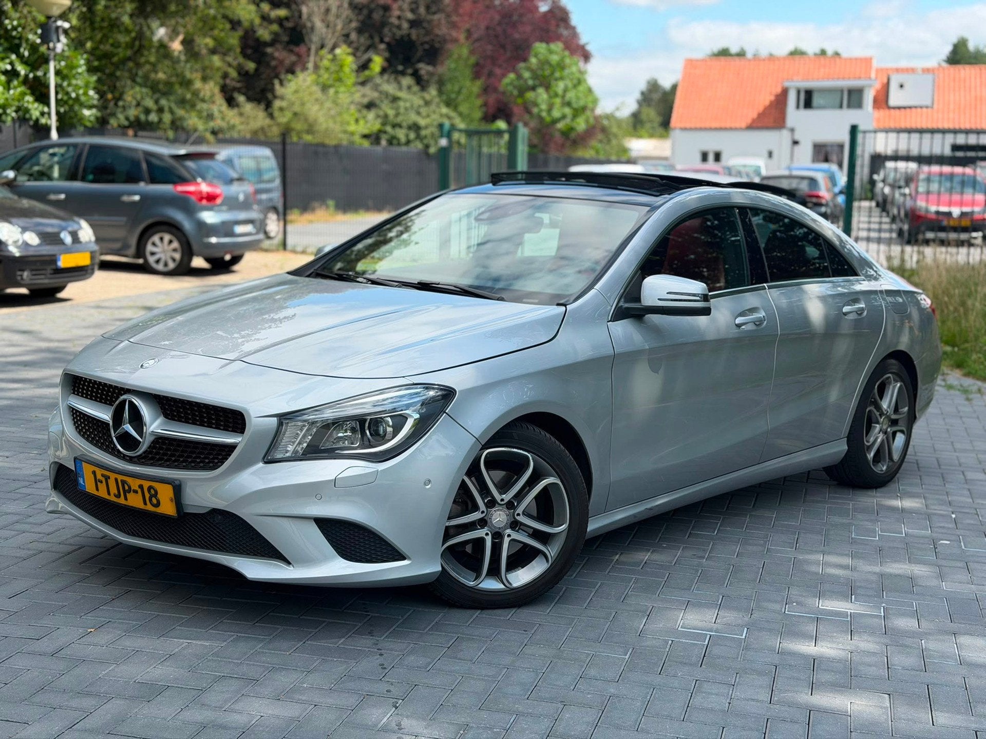 Mercedes-Benz CLA-klasse 200 Prestige/Automaat/Pano/Clima/Cr, Gebruikt, Euro 6, 715 kg, Bedrijf
