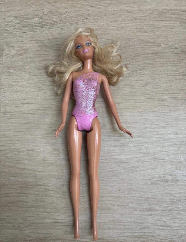 Barbie pop met roze glitter badpak, Ophalen of Verzenden, Zo goed als nieuw, Barbie