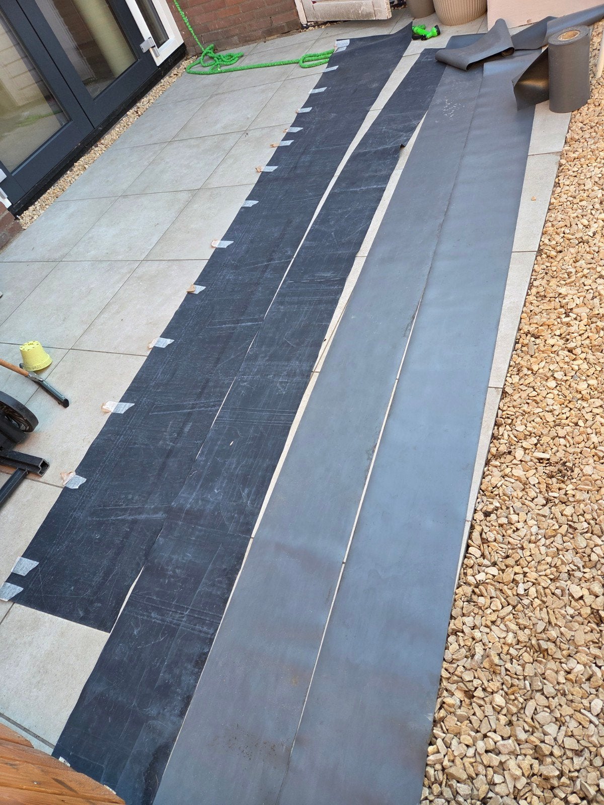EPDM restanten met lijm en primer, Ophalen