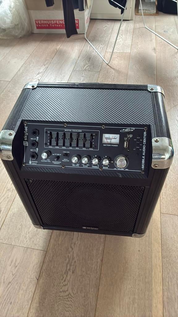 Skytec gitaar versterker st-065 200W trolly. Met microfoon, Muziek en Instrumenten, Versterkers | Bas en Gitaar, Gebruikt, Gitaar