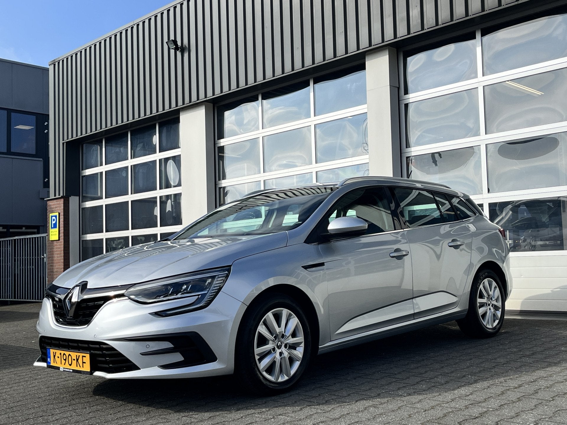 Foto 2 van Renault Mégane Estate 1.3 TCe Airco Cruise control Parkeers