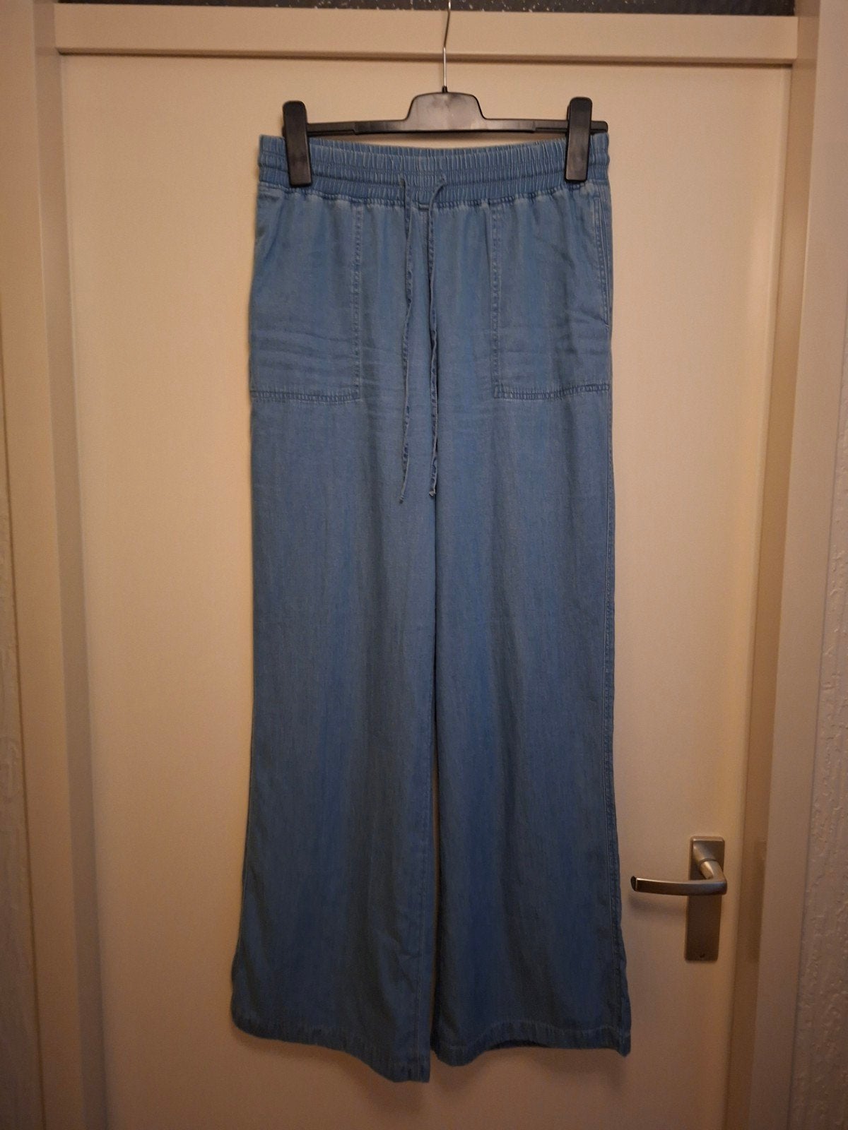 Nieuwe lichte spijker wijde broek met trekkoord, Maat 38/40 (M), Blauw, Nieuw, Ophalen of Verzenden