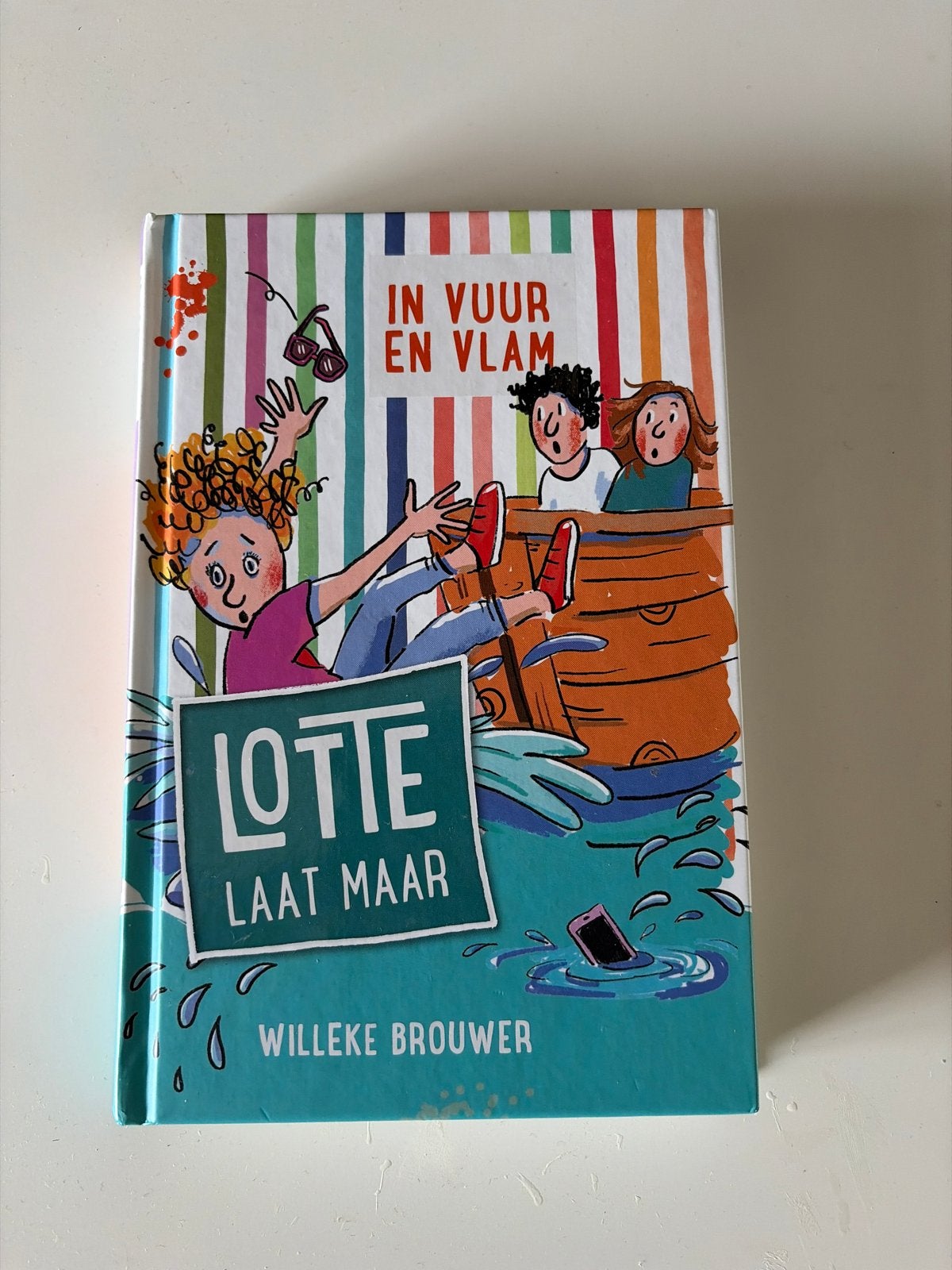 Lottie Laat Maar: In Vuur en Vlam - Willeke Brouwer, Boeken, Ophalen of Verzenden, Zo goed als nieuw, Fictie