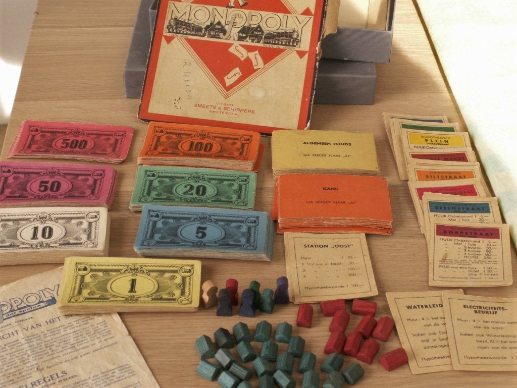 vooroorlogs monopolyspel houten pionnen, huisjes en hotels, Ophalen of Verzenden