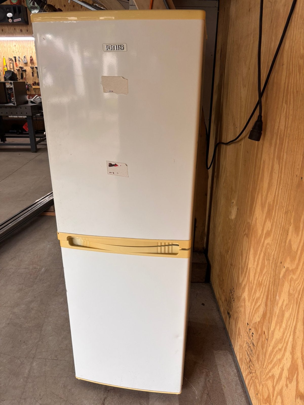 Ignis koelkast met vriesgedeelte - Gebruikt maar werkt prima, Witgoed en Apparatuur, Gebruikt, 200 liter of meer, Met aparte vriezer