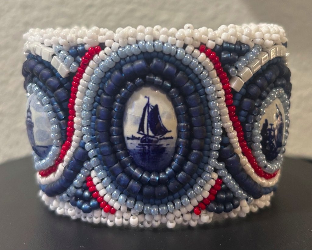 Armband op metalen spang hollands hand geborduurd, Verzenden, Nieuw, Blauw, Overige materialen
