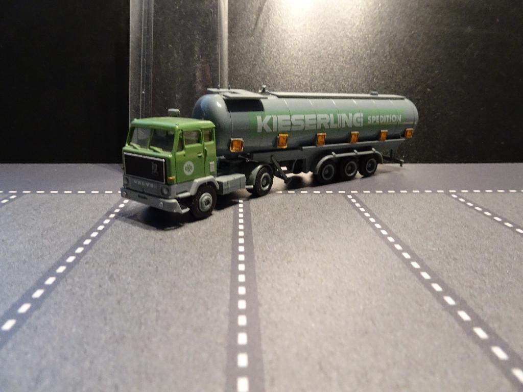 733 herpa volvo f89 kieserling tank oplegger 1:87 truck, Ophalen of Verzenden, Zo goed als nieuw, Bus of Vrachtwagen, Herpa