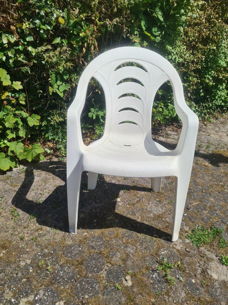 6 Witte Kunststof Terrasstoelen, Ophalen, Gebruikt, Kunststof