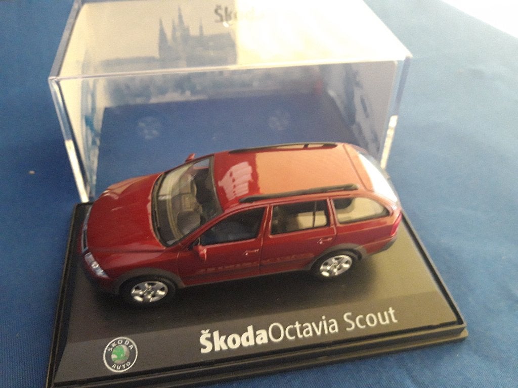 Skoda Octavia Combi Scout donkerrood - Abrex 1:43, Ophalen of Verzenden, Zo goed als nieuw, Auto, Overige merken