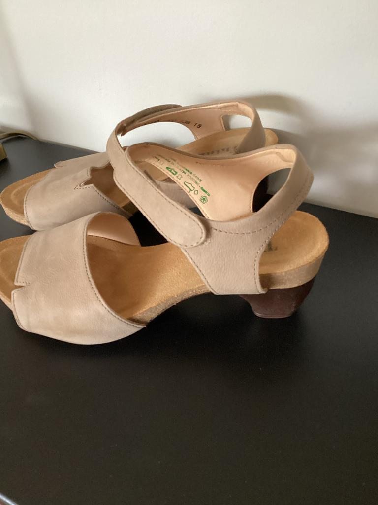 Think! Sandalen - Beige, Maat 38, Kleding | Dames, Schoenen, Ophalen of Verzenden, Zo goed als nieuw, Beige, Sandalen of Muiltjes