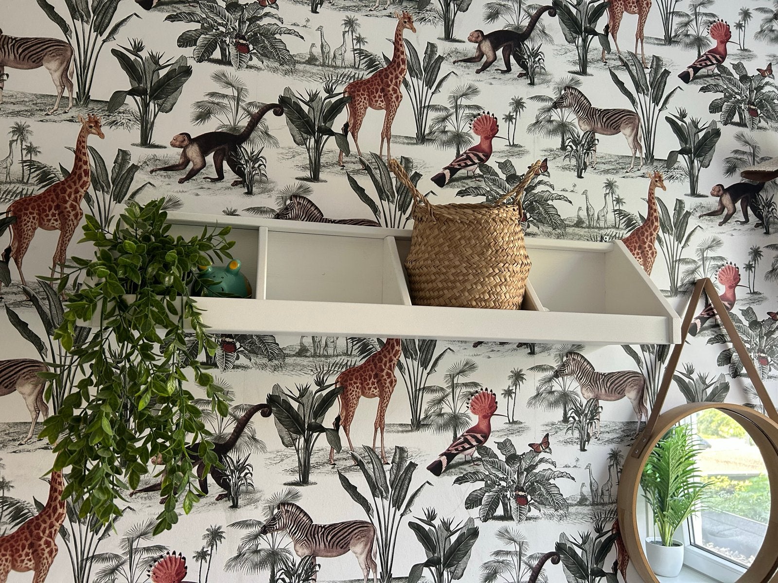 Foto 9 van Complete witte babykamer: ledikant, commode, kledingkast