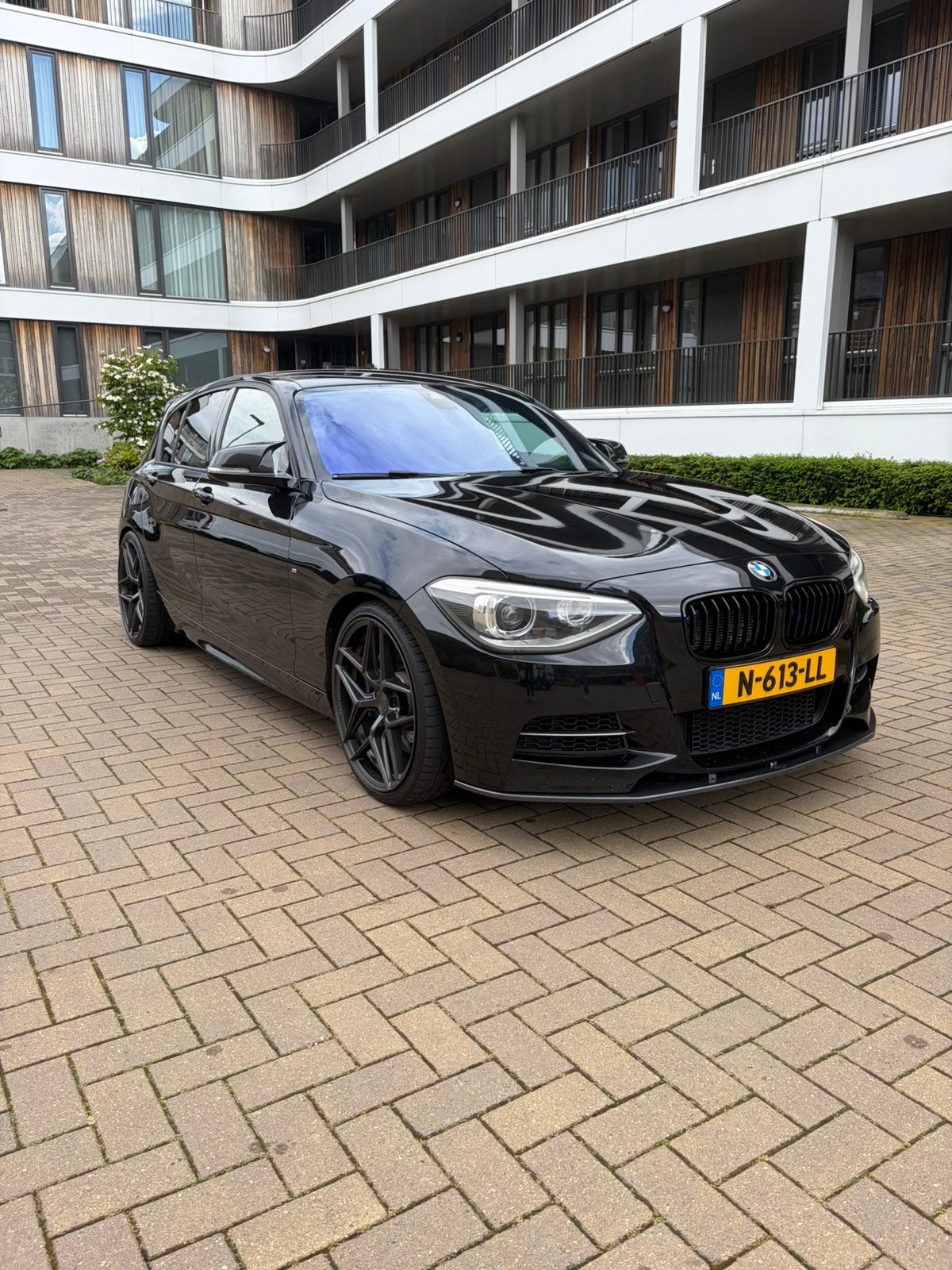 BMW M135i /Maxton pakket/volledig Milltek/ 400pk., Auto's, 13 km/l, Zwart, 320 pk, Alcantara