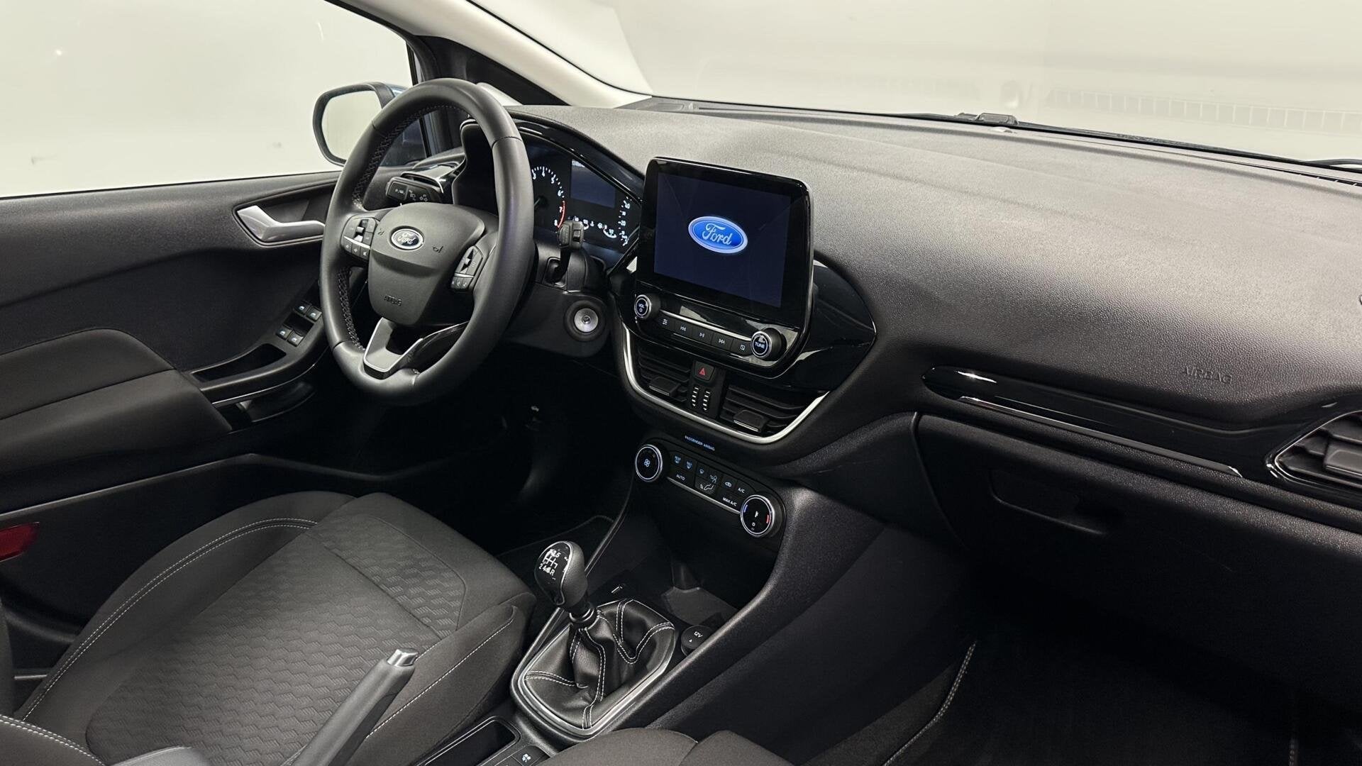 Foto 15 van Ford Fiesta 1.0 EcoBoost Hybrid Titanium NAVI CRUISE CARPLAY