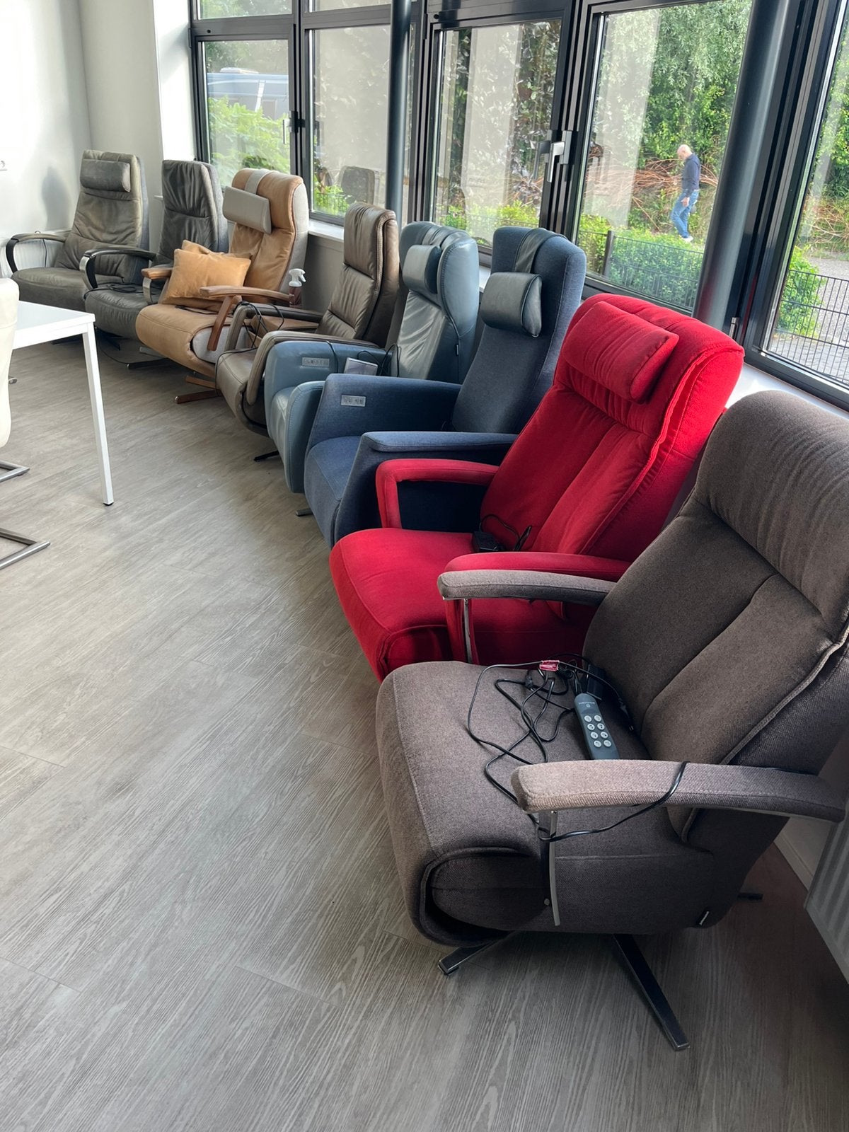 Verschillende Elektrische Prominent Sta-op Relaxfauteuils, Ophalen, Minder dan 75 cm, Zo goed als nieuw, Stof