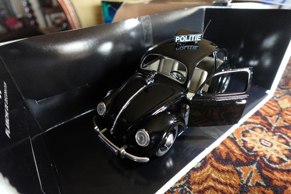 ZEER MOOIE VW KEVER POLITIE AMSTERDAM  IN DOOS SOLIDO, Hobby en Vrije tijd, Modelauto's | 1:18, Ophalen of Verzenden, Zo goed als nieuw