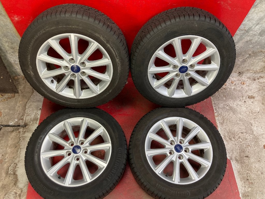 Winterbanden Ford Focus 205/60R16 Continental, Auto-onderdelen, Gebruikt, ., Banden en Velgen, Personenwagen