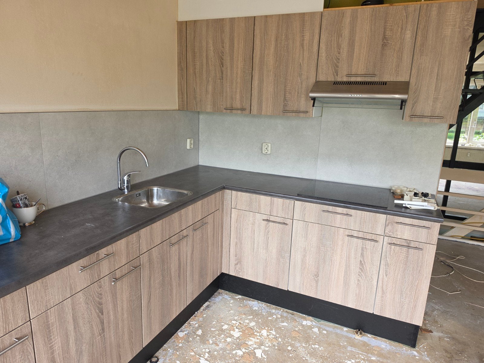 Zo goed als nieuwe Bribus keuken met apparatuur, Huis en Inrichting, Keuken | Complete keukens, Ophalen, Zo goed als nieuw, Bruin