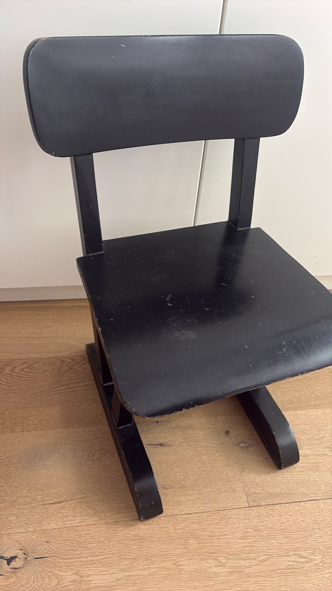 2 HK living Kinderstoelen, Silt ‘n pure- Zwart Hout, Kinderen en Baby's, Ophalen, Gebruikt, Overige typen, Aanschuifbaar