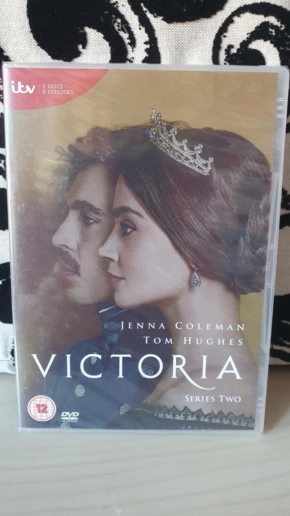 Victoria Seizoen 2 nieuw in seal, Engels talig., Cd's en Dvd's, Dvd's | Tv en Series, Alle leeftijden, Verzenden, Zo goed als nieuw