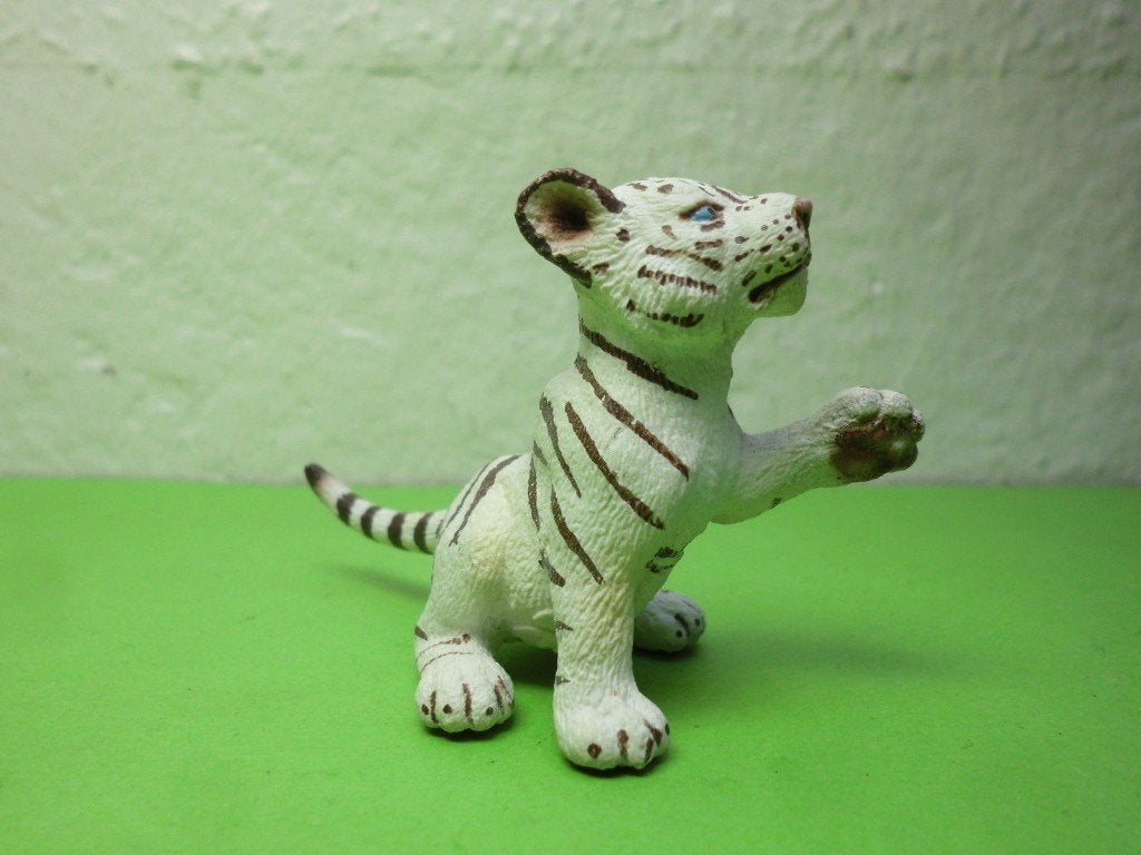 Schleich 14385 sneeuwtijger jong, dierfiguur, Ophalen of Verzenden, Zo goed als nieuw, Wild dier, Beeldje of Figuurtje