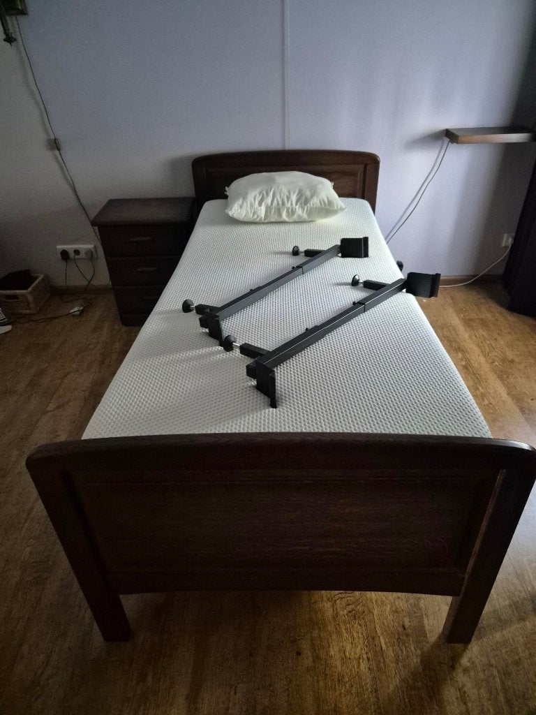 senior bed, elektr. verstelbare bodem, matras en nachtkast, Huis en Inrichting, Ophalen, Verstelbaar, 90 cm, Eenpersoons
