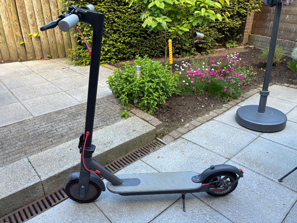 Elektrische step, Fietsen en Brommers, Elektrische fietsen, Ophalen, Zo goed als nieuw, 30 tot 50 km per accu, Overige merken