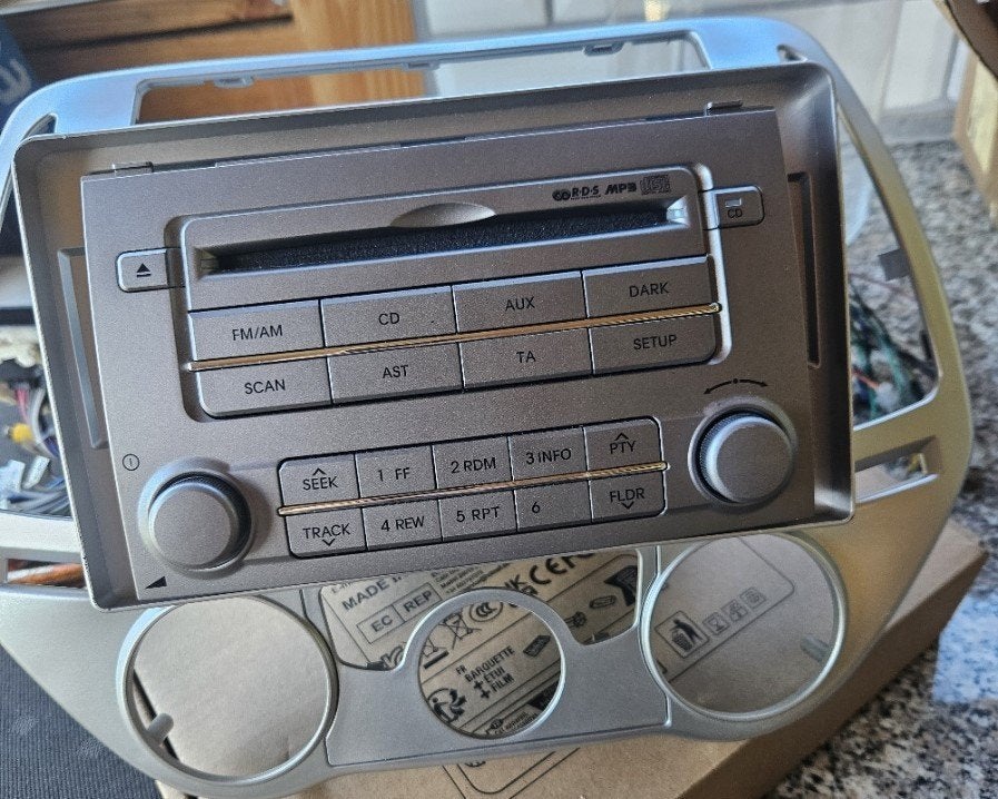 Autoradiomet cd  speler Hyundai I20, Ophalen of Verzenden, Zo goed als nieuw