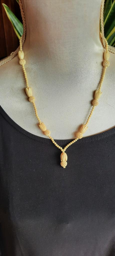 Antieke  ketting, carved bone., Ophalen of Verzenden, Overige materialen