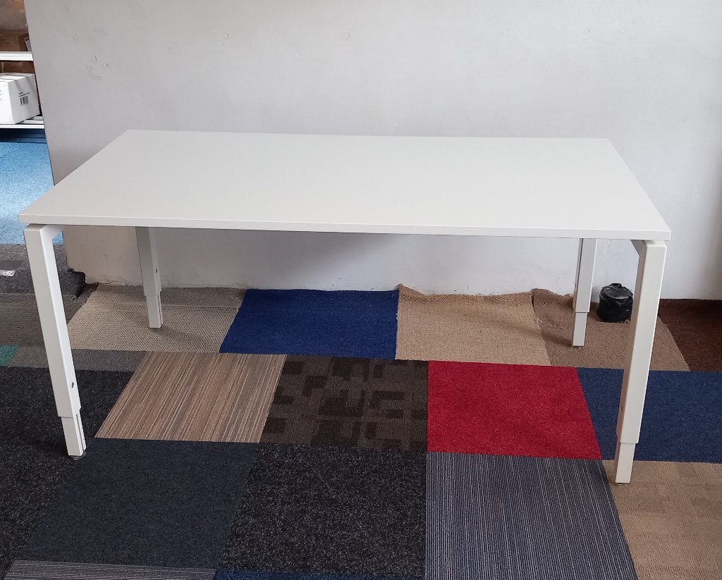 Mooi Markant Bureau 160 x 80 cm. Verstelbaar inhoogte !, Ophalen, Overige typen, 160 cm, Metaal