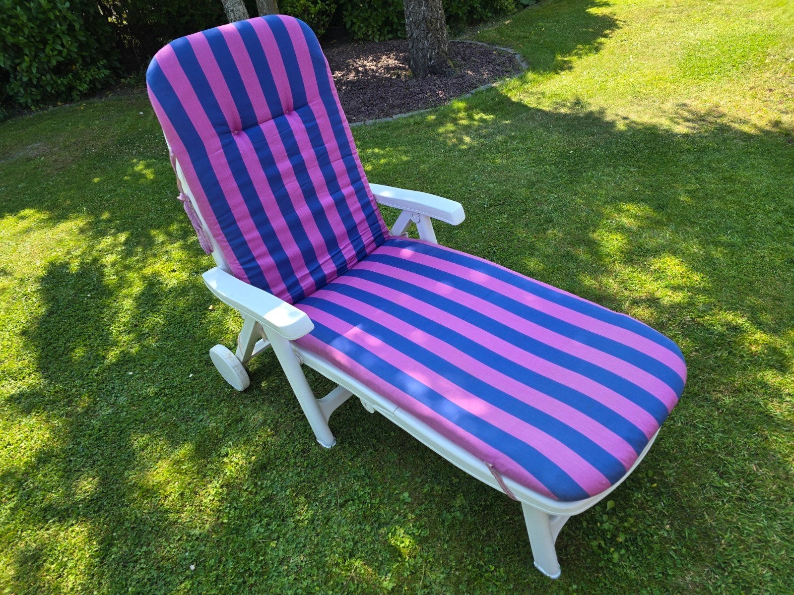 Ligbed, kunststof, verstelbaar met dik kussen, Tuin en Terras, Ligbedden, Ophalen, Kunststof, Verstelbaar