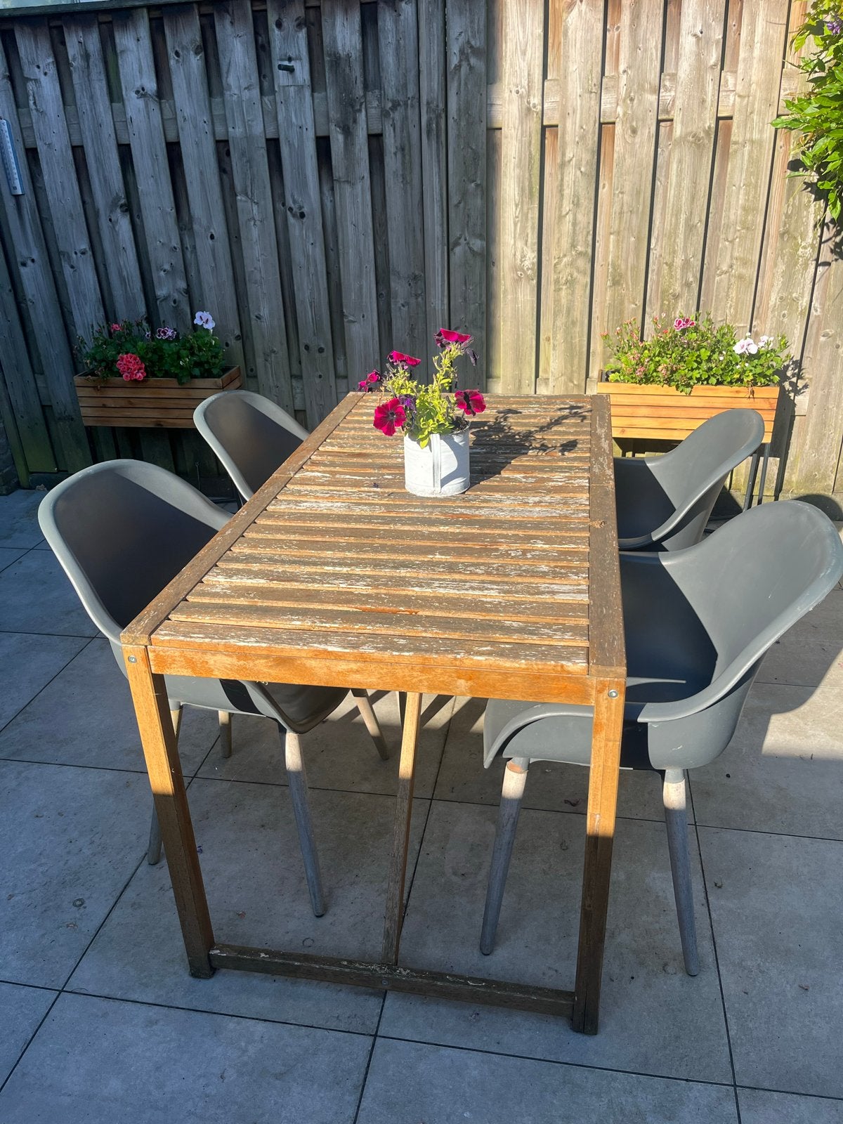 Comfortabele kunststof tuinstoelen met houten poten - 40cm, Ophalen, Gebruikt, Kunststof