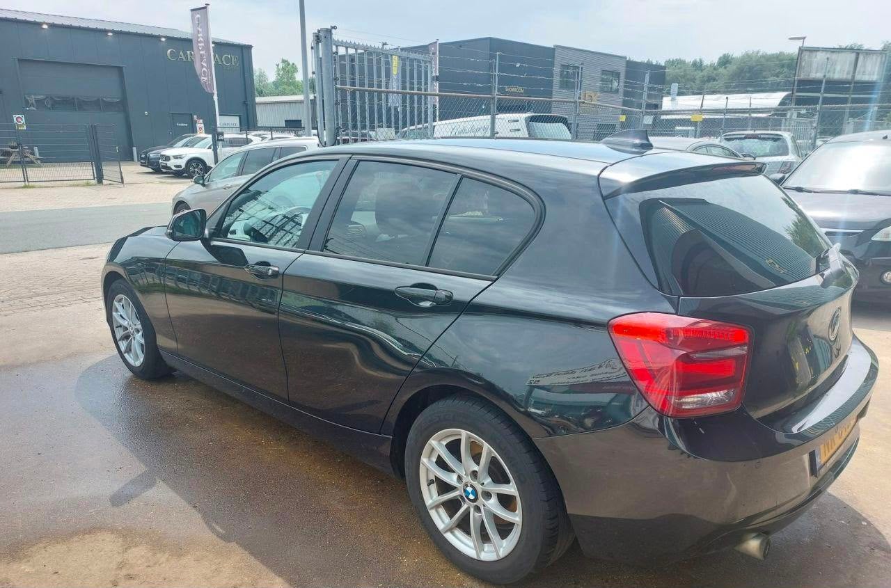 BMW 1-Serie 1.6 116D PANO/VOLLEER/GROOTSCHERM DISTRIBBROKEN, Auto's, 1-Serie, Achterwielaandrijving, 4 cilinders, Zwart