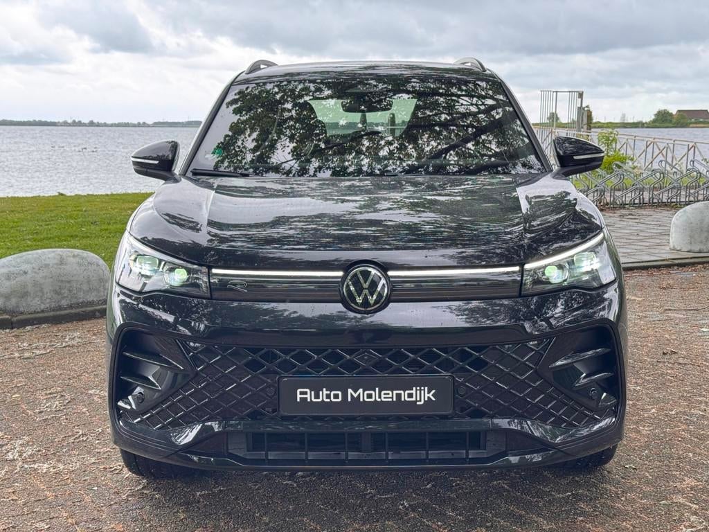 Volkswagen Tiguan 1.5 e-Hybrid R-Line Black / 20 inch / 5jr, Auto's, Zwart, Leder en Stof, Zwart, Bedrijf