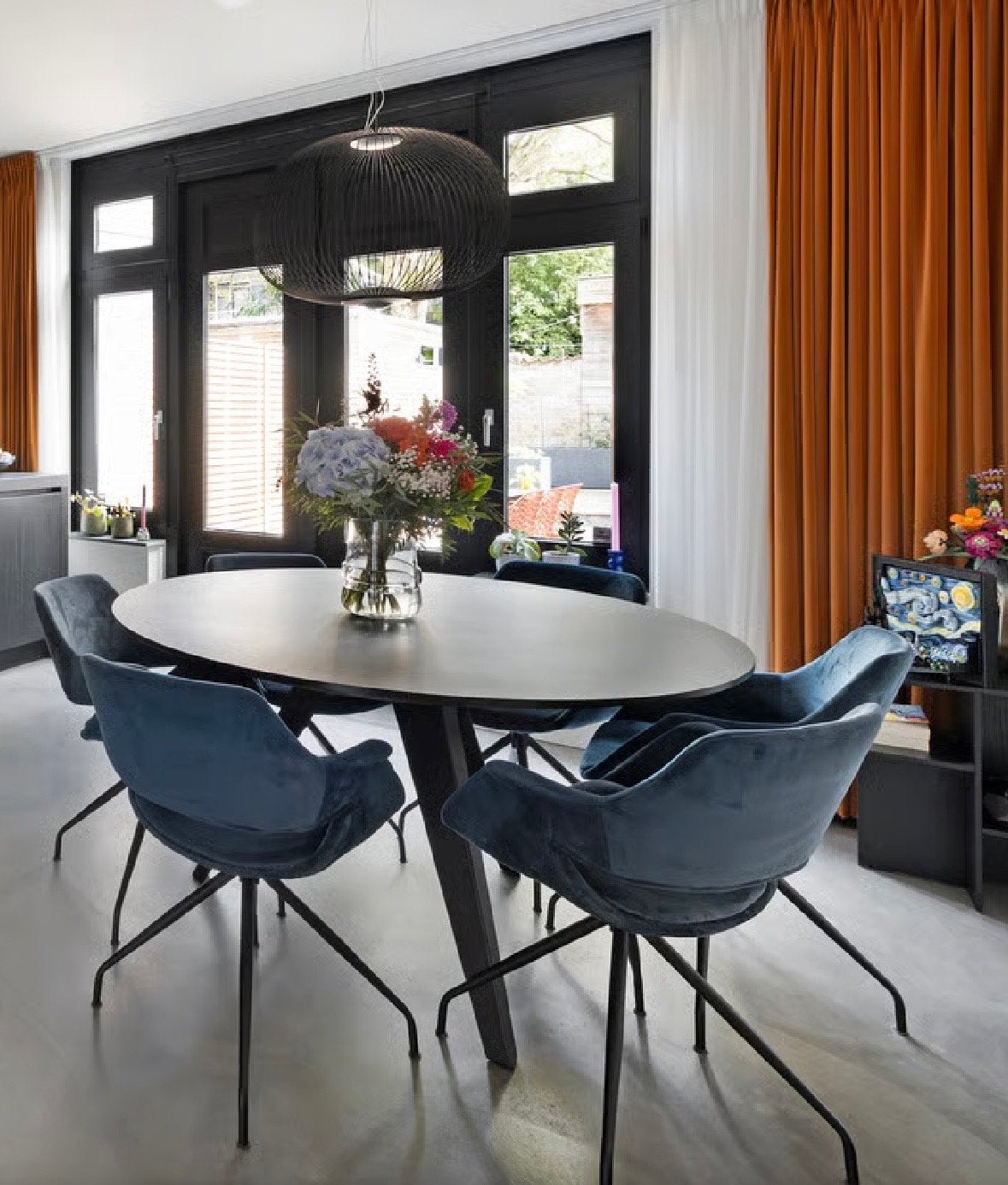 Odesi Belly Eetkamertafel met velours eetkamerstoelen, Huis en Inrichting, Ophalen, Overige materialen, 100 tot 150 cm, 200 cm of meer