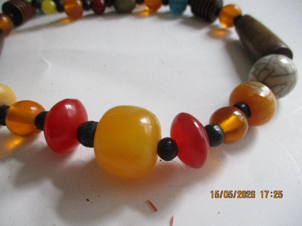 ketting Met Amber look kralen en armband 63 cm. lang, Ophalen of Verzenden, Gebruikt, Overige materialen