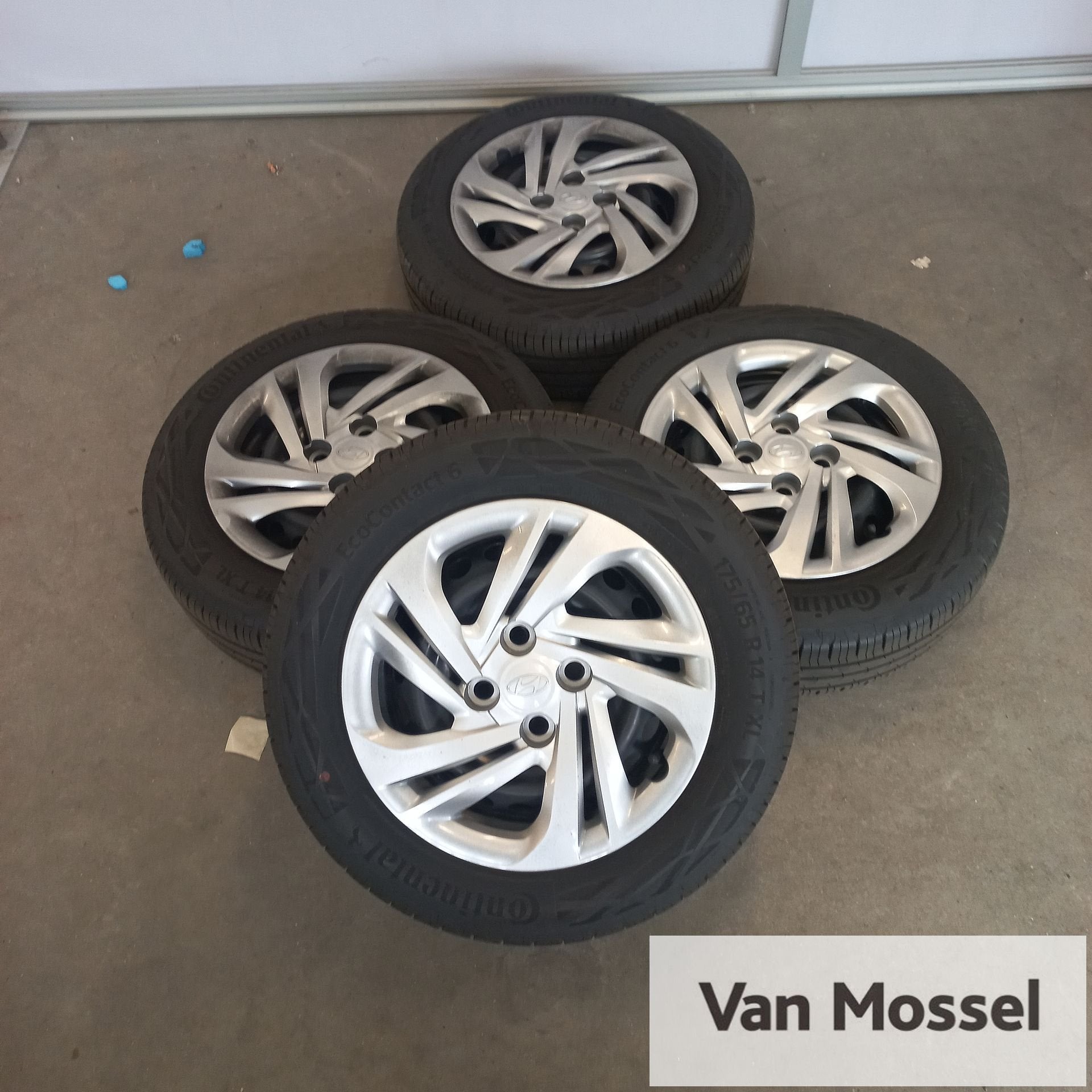 Hyundai I10 Continental Eco Contact 6 175/65/R14 86T, Auto-onderdelen, Banden en Velgen, 14 inch, Gebruikt, -, 175 mm