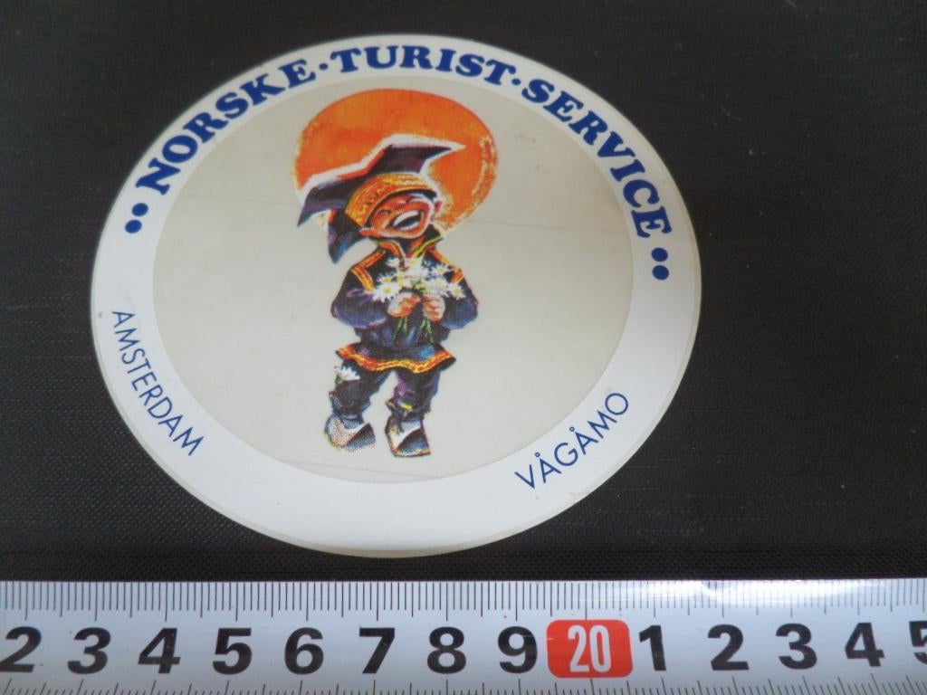 sticker Norske Turist Service Amsterdam Vagamo, Ophalen, Zo goed als nieuw