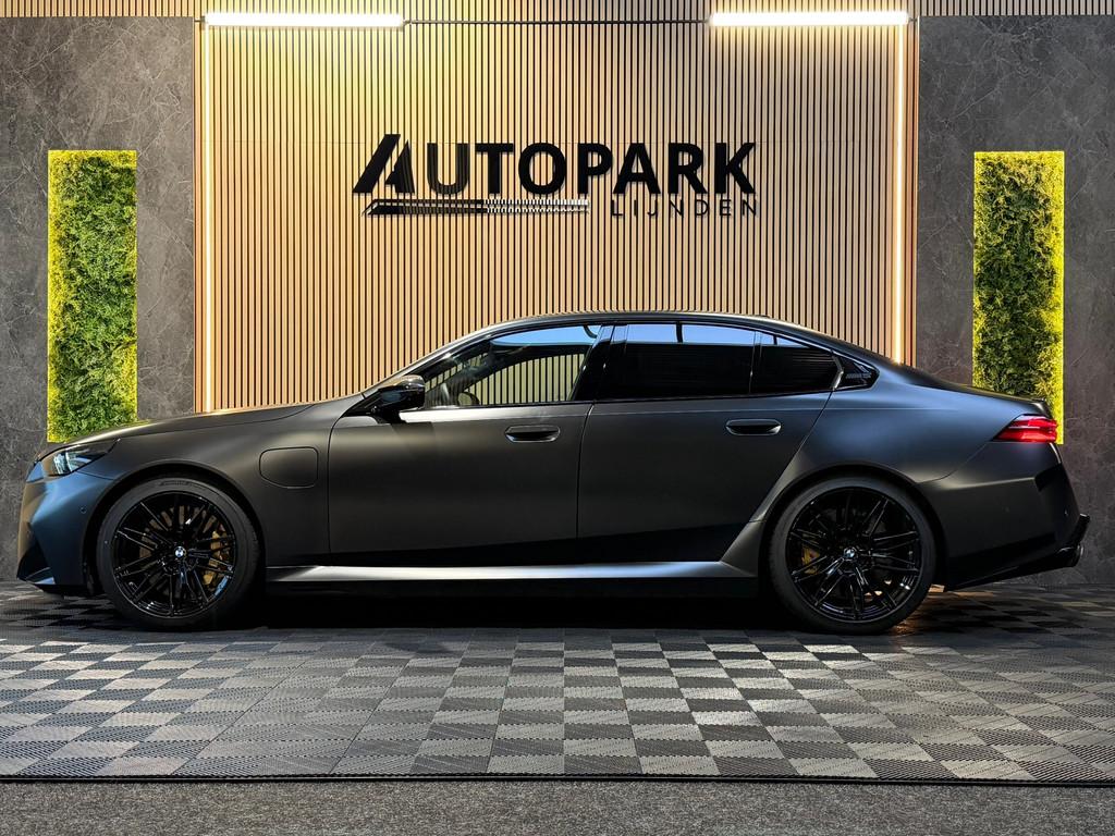 BMW 5-serie M5 CARBON|KERAMISCH|AKRA|BOWERS & WILKNIS|727PK|, Automaat, Gebruikt, 2000 kg, 4395 cc