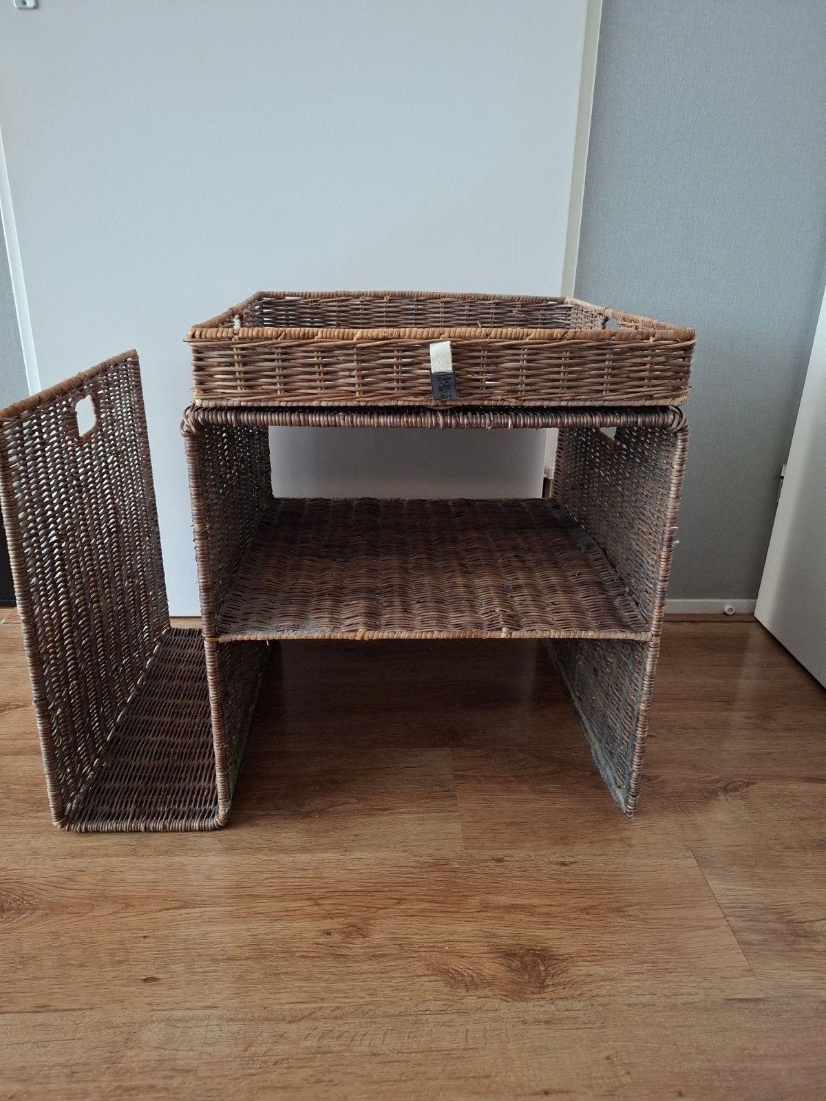 Riviera maison rattan bijzettafeltje, Ophalen, Zo goed als nieuw