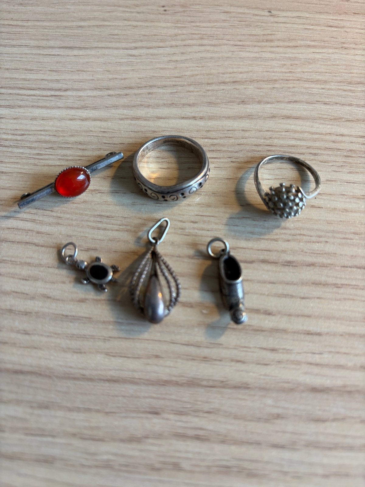 Diverse zilveren sieraden: ringen, broche, hangers, Gebruikt, Ophalen of Verzenden, 17 tot 18, Met edelsteen