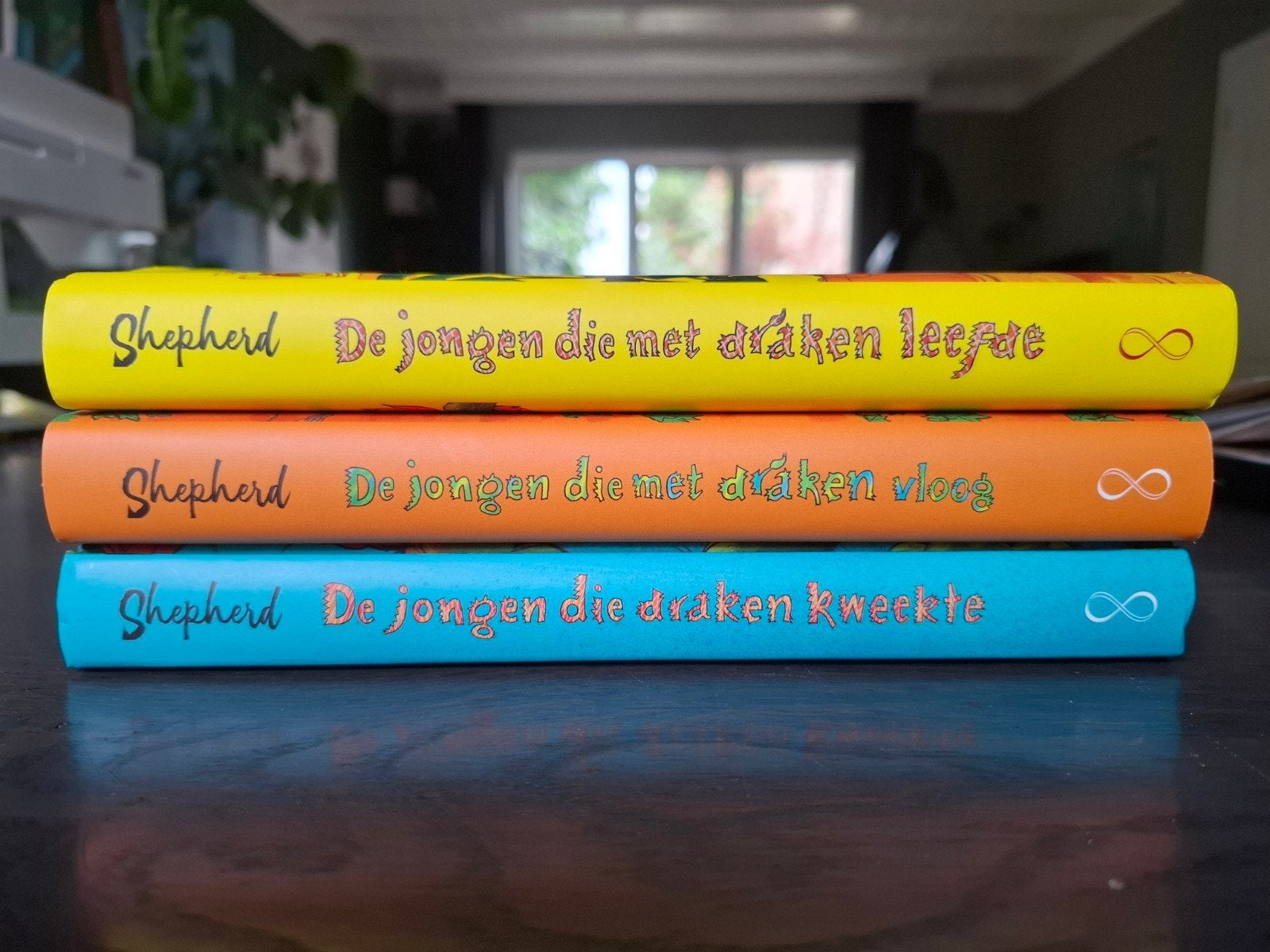 De jongen die met draken.... Andy Shepherd, Ophalen of Verzenden, Zo goed als nieuw