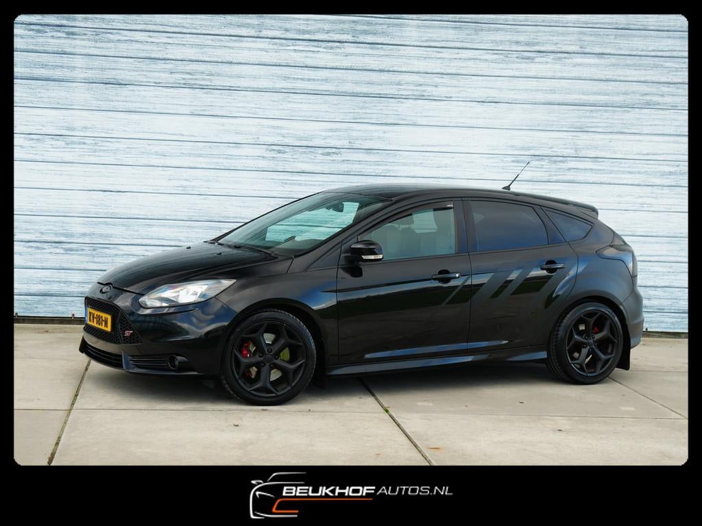 Ford Focus 2.0 EcoBoost ST-2 250Pk ! Leer Recaro Milltek !, Auto's, Ford, Euro 5, Gebruikt, Zwart, 4 cilinders