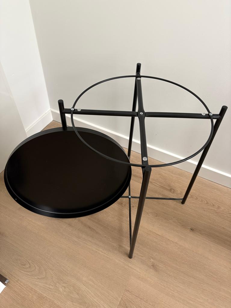 Bijzettafel zwart ikea, Huis en Inrichting, Minder dan 55 cm, Rond, Zo goed als nieuw, Ophalen