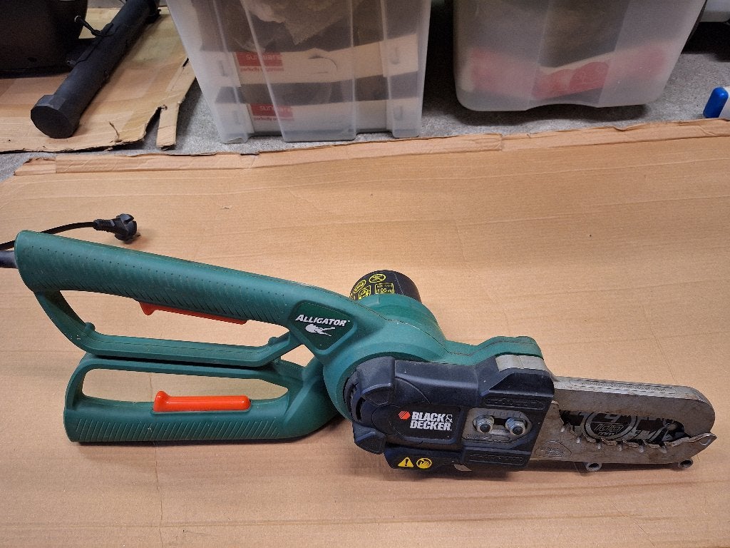 BLACK+DECKER  Alligator elektrische snoeizaag, Ophalen, Gebruikt, Kettingzaag, Black&Decker