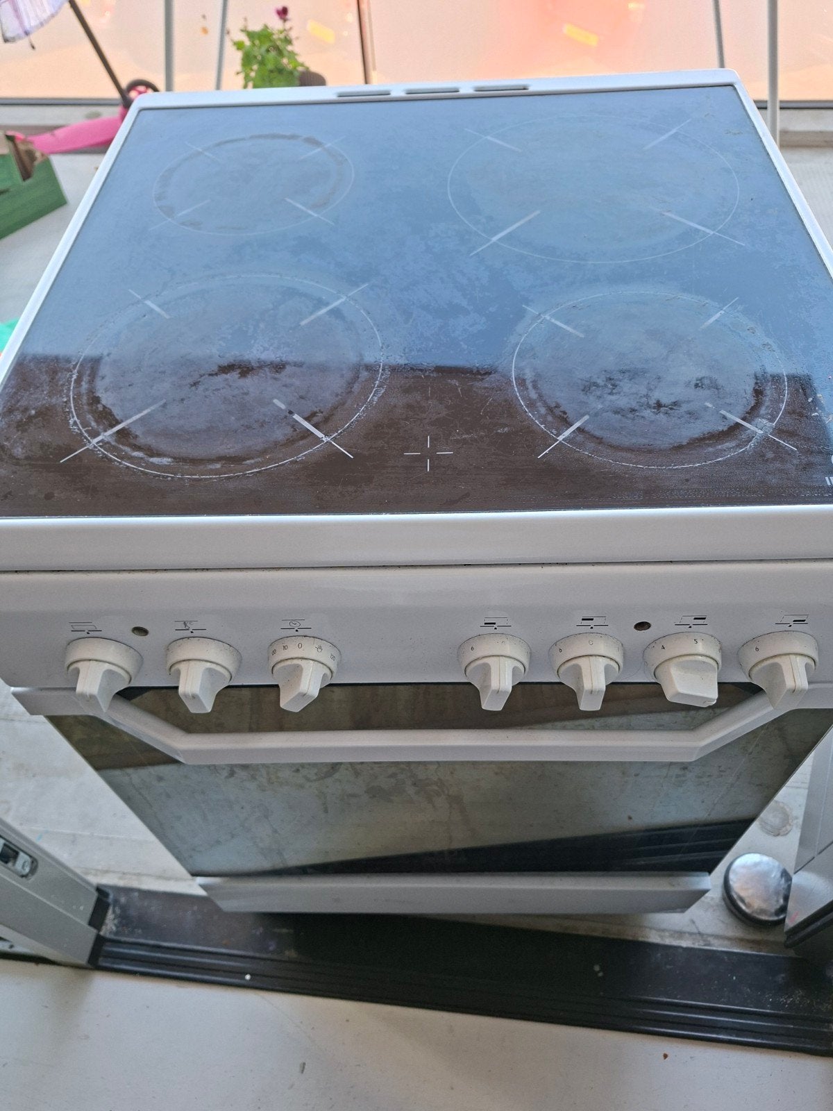 Vrijstaand keramisch fornuis 60 cm met oven, Witgoed en Apparatuur, Gebruikt, 60 cm of meer, Keramisch, Vrijstaand